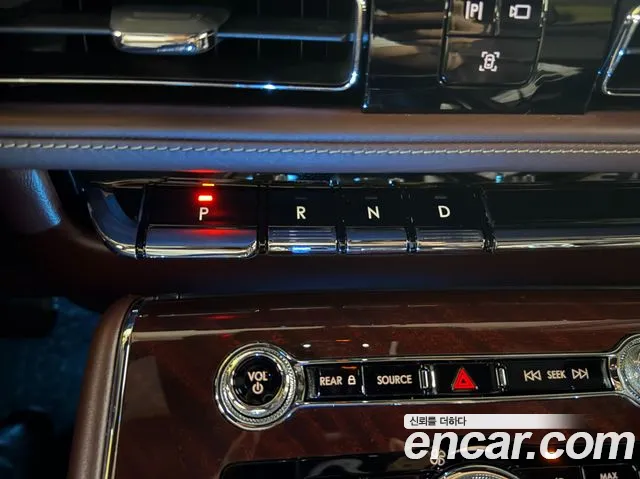 Lincoln Aviator — Фото автомобиля 7
