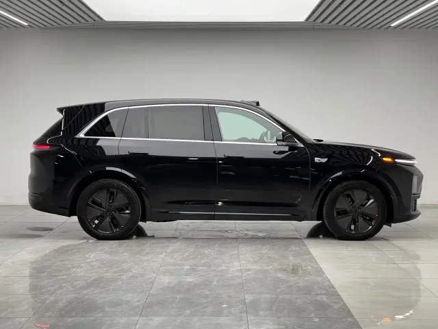 Li Auto L7 — Фото автомобиля 8