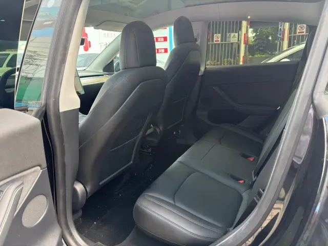 Tesla Model Y — Фото автомобиля 5