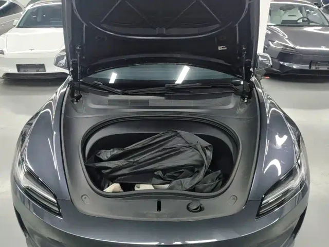 Tesla Model 3 — Фото автомобиля 19