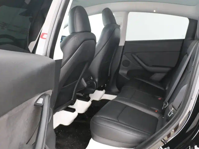 Tesla Model Y — Фото автомобиля 11