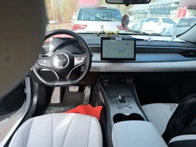 BYD Seal 05 DM-i — Фото автомобиля 9