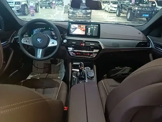 BMW 5 Series — Фото автомобиля 9