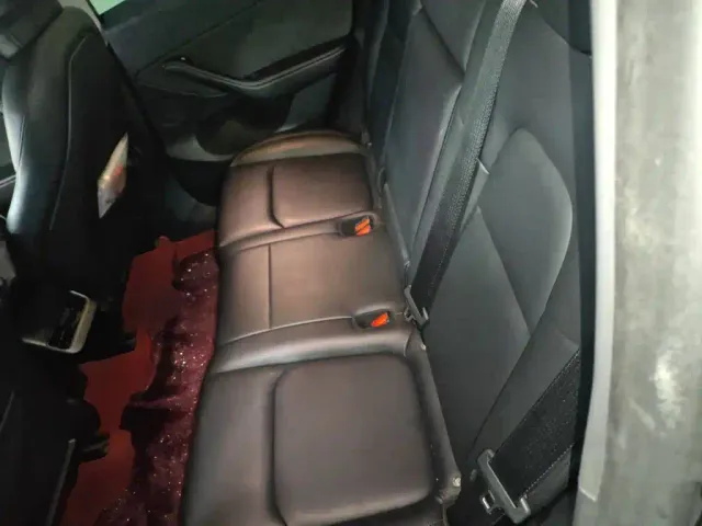 Tesla Model Y — Фото автомобиля 12