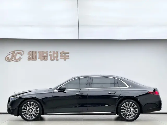 Mercedes-Benz E-Class — Фото автомобиля 3