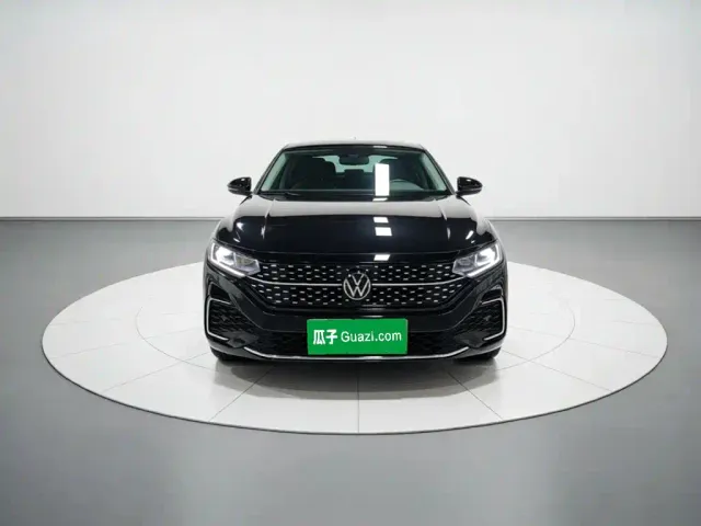 Volkswagen Passat 2025 Outstanding 380TSI Starlight Dragon Soaring Edition — Фото автомобиля 2