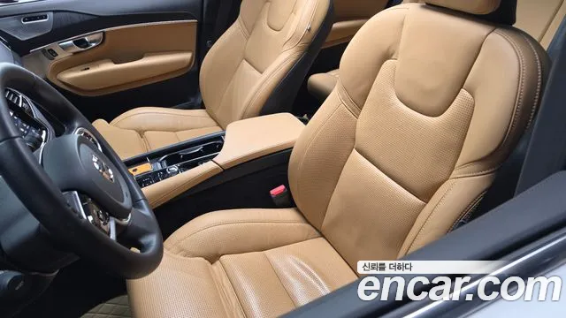 Volvo XC90 — Фото автомобиля 29