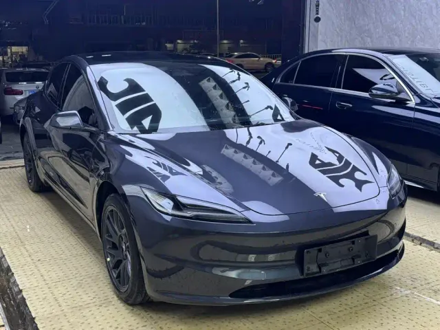 Tesla Model 3 — Фото автомобиля 3
