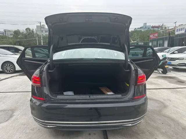 Volkswagen Passat — Фото автомобиля 10