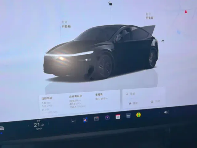 Tesla Model Y — Фото автомобиля 11