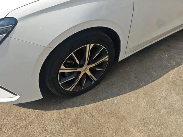 Geely Emgrand — Фото автомобиля 22