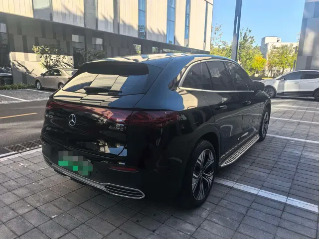 Mercedes-Benz EQE SUV — Фото автомобиля 4