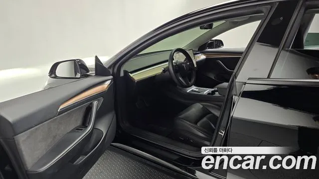 Tesla Model 3 — Фото автомобиля 15
