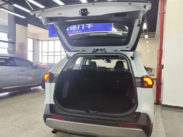 Toyota RAV4 — Фото автомобиля 14