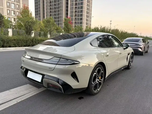 Xiaomi SU7 — Фото автомобиля 9