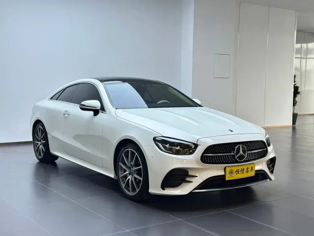 Mercedes-Benz E-Class — Фото автомобиля 3