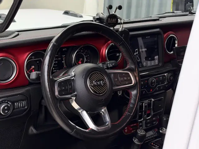 Jeep Wrangler — Фото автомобиля 12