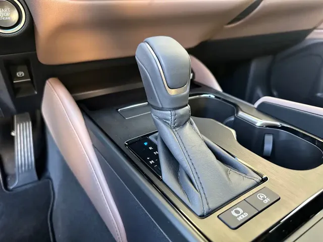 Lexus ES — Фото автомобиля 11