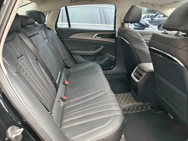 Hongqi H5 — Фото автомобиля 10
