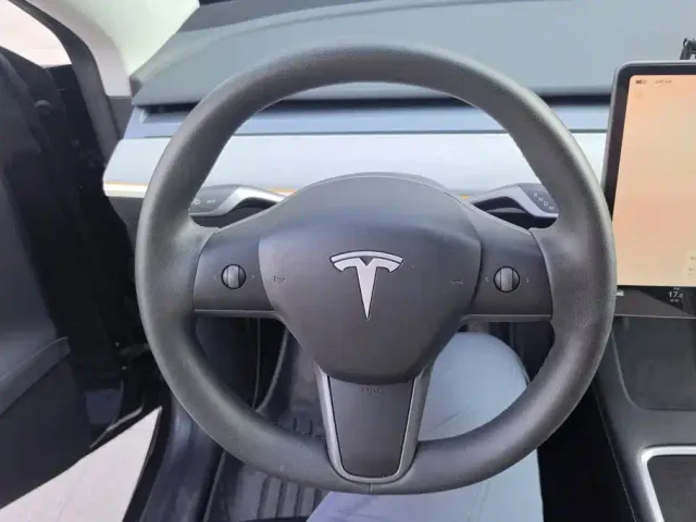 Tesla Model Y — Фото автомобиля 15