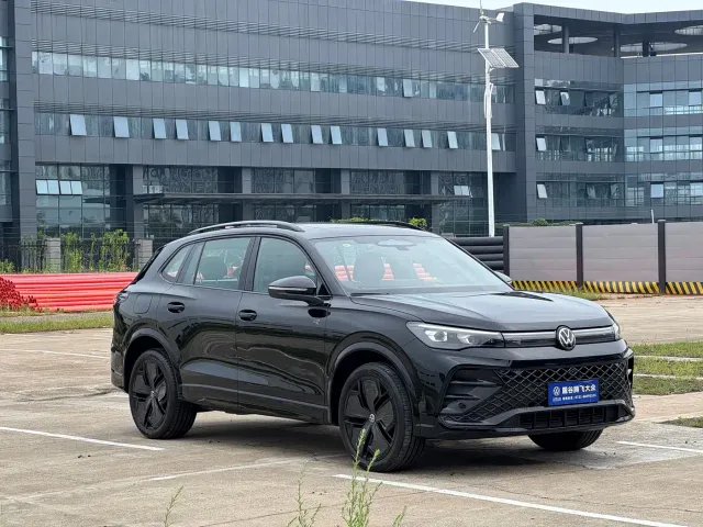 Volkswagen Tiguan L — Фото автомобиля 3