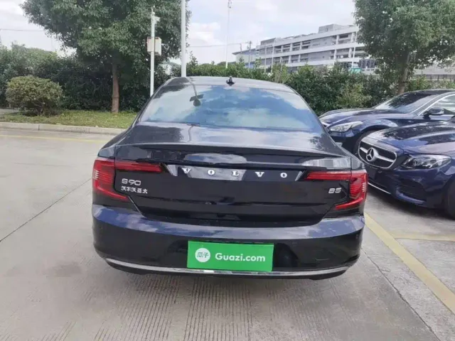 Volvo S90 — Фото автомобиля 5