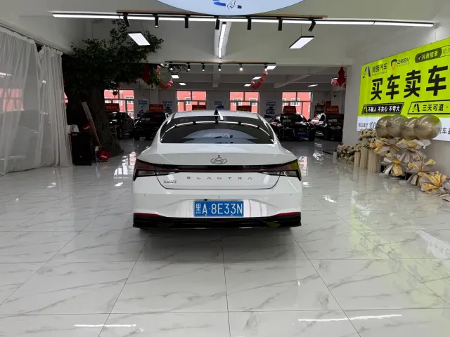 Hyundai Elantra — Фото автомобиля 5