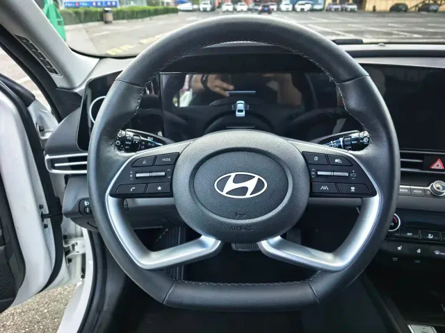 Hyundai Elantra — Фото автомобиля 13