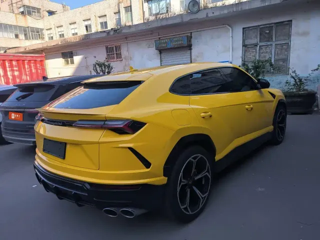 Lamborghini Urus — Фото автомобиля 11