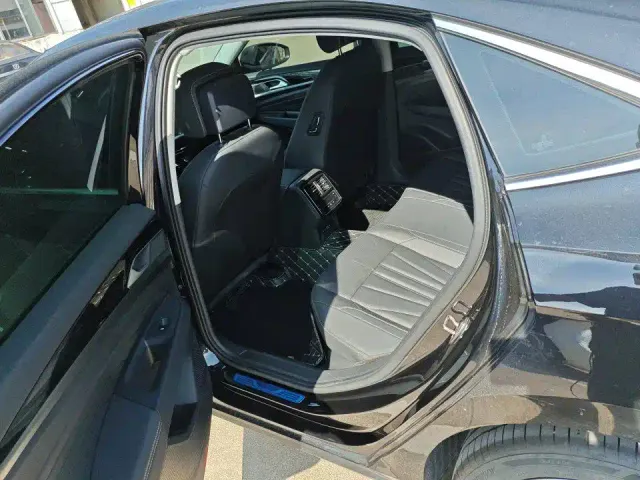 Volkswagen Passat — Фото автомобиля 7