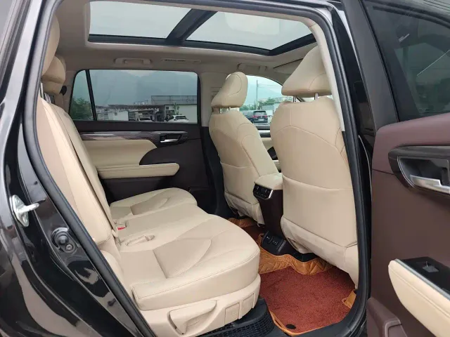 Toyota Highlander — Фото автомобиля 18