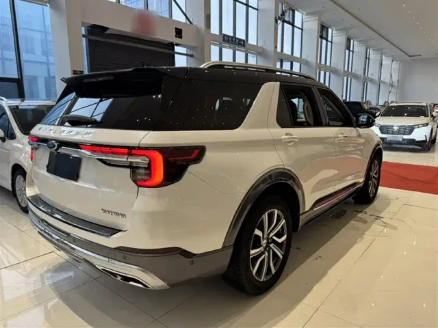 Ford Explorer — Фото автомобиля 6