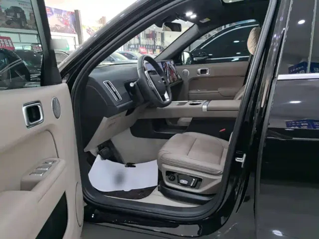 Li Auto L7 — Фото автомобиля 15