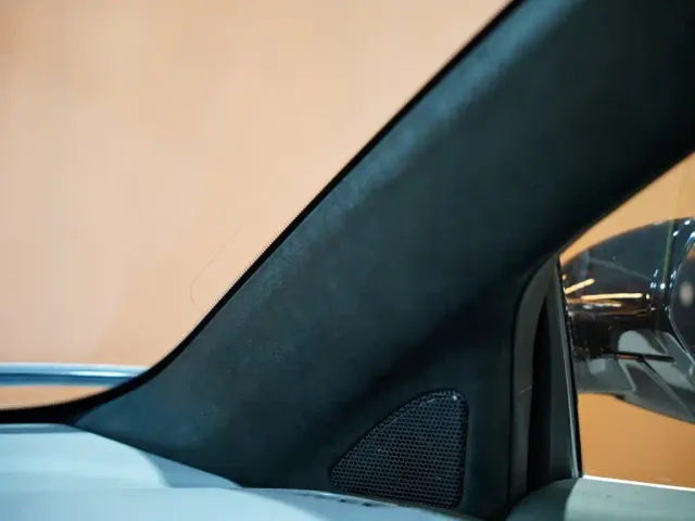 Lotus Emira — Фото автомобиля 5