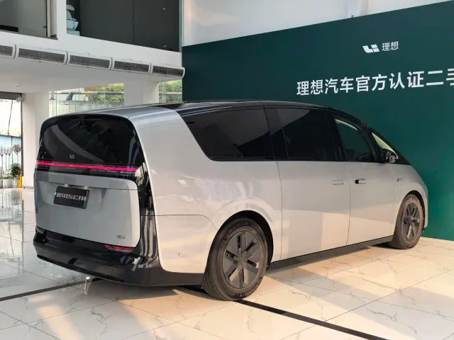 Li Auto MEGA — Фото автомобиля 18