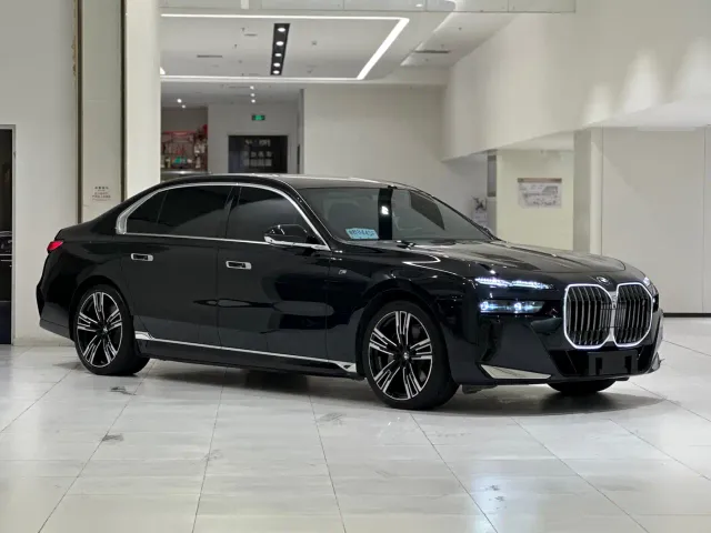 BMW i7 — Фото автомобиля 3