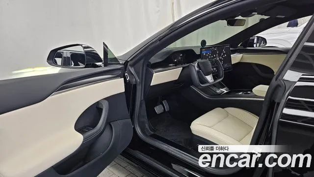 Tesla Model S — Фото автомобиля 10