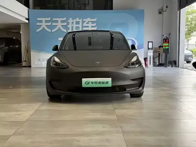 Tesla Model 3 — Фото автомобиля 2