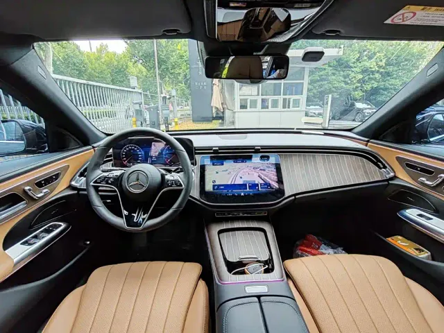 Mercedes-Benz E-Class — Фото автомобиля 12