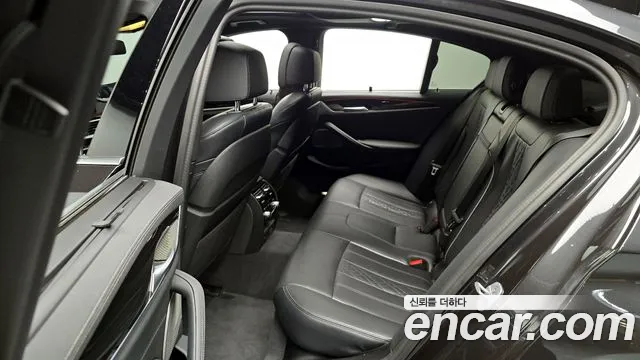 BMW 5-Series — Фото автомобиля 11