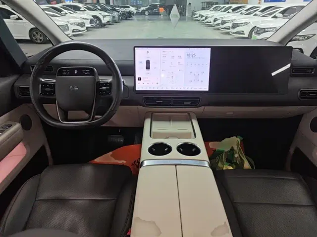 Li Auto MEGA — Фото автомобиля 9