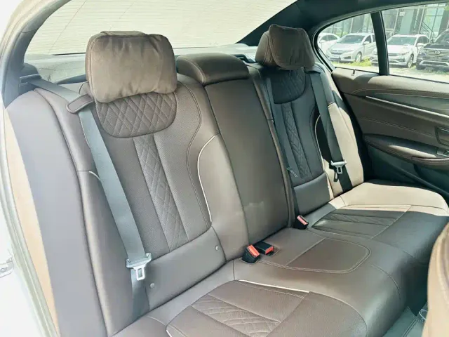BMW 5 Series — Фото автомобиля 8