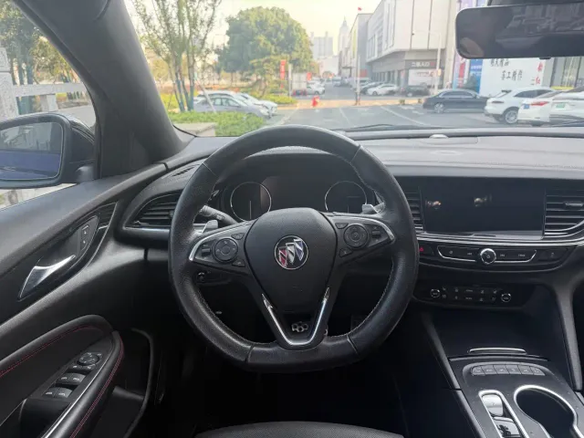 Buick Regal — Фото автомобиля 11