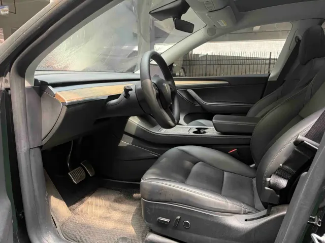 Tesla Model Y — Фото автомобиля 6
