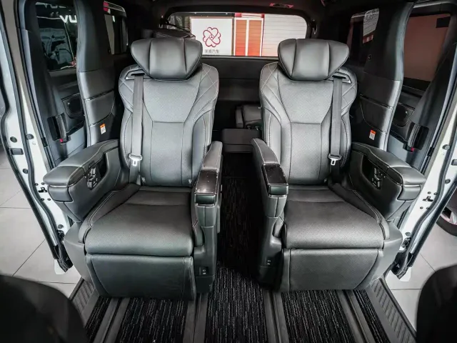Toyota Alphard — Фото автомобиля 4