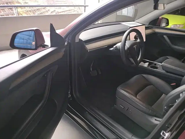 Tesla Model Y — Фото автомобиля 20