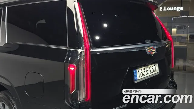 Cadillac Escalade — Фото автомобиля 8