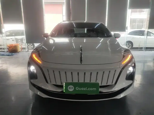 Hongqi E-QM5 — Фото автомобиля 2