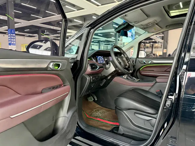 GAC Trumpchi M6 — Фото автомобиля 4