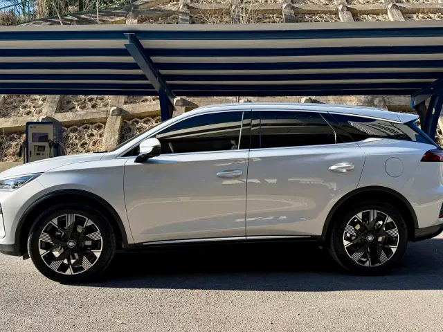 BYD Tang — Фото автомобиля 13